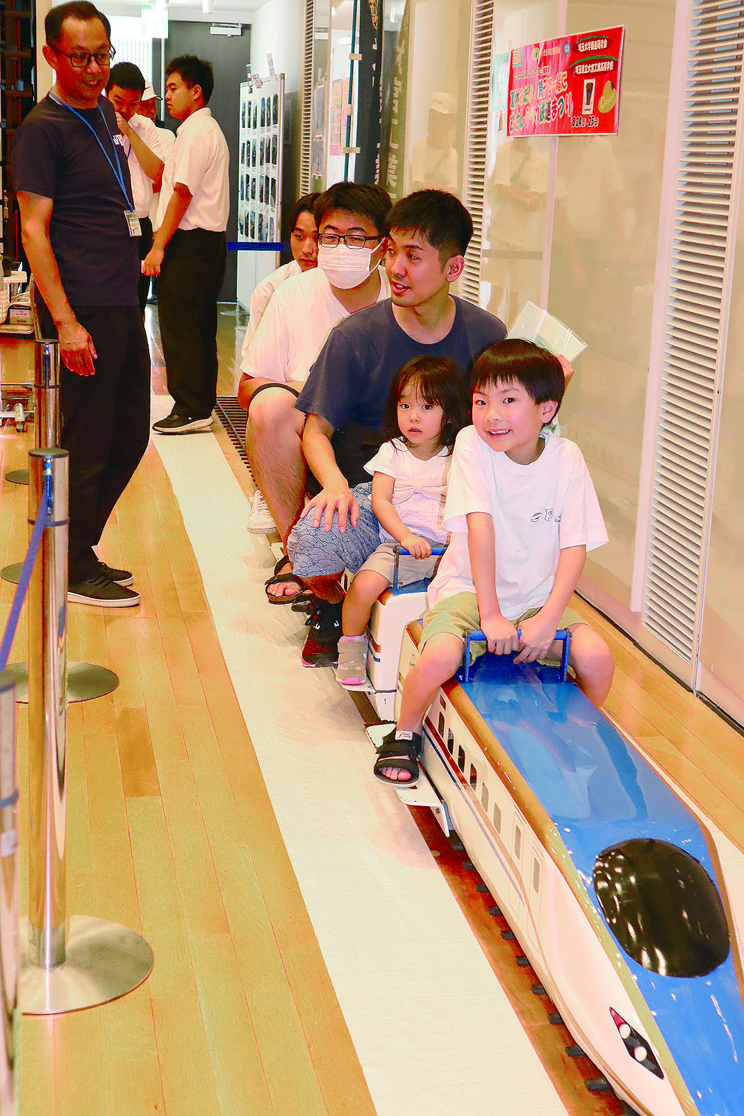 親子鉄道まつりで大宮工業高校のミニ新幹線乗車体験 | 埼玉新聞社 高校