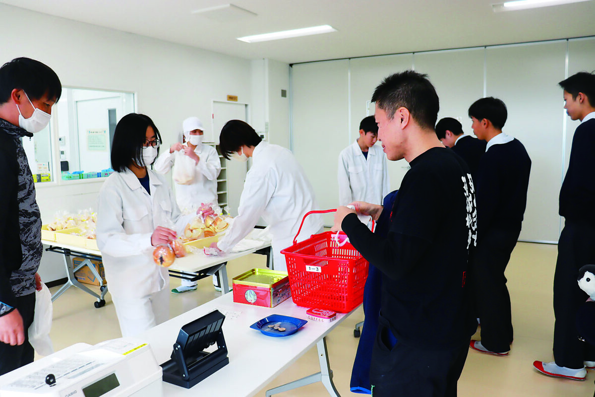 春日部特別支援学校生徒が宮代高校で手作りのパン販売 | 埼玉新聞社 